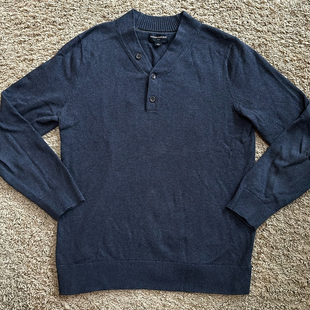 Banana republic men’s medium 100% cotton Henley sweater in navy.